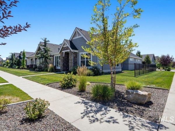 5017 S Hill Farm Ln, Meridian, ID 83642