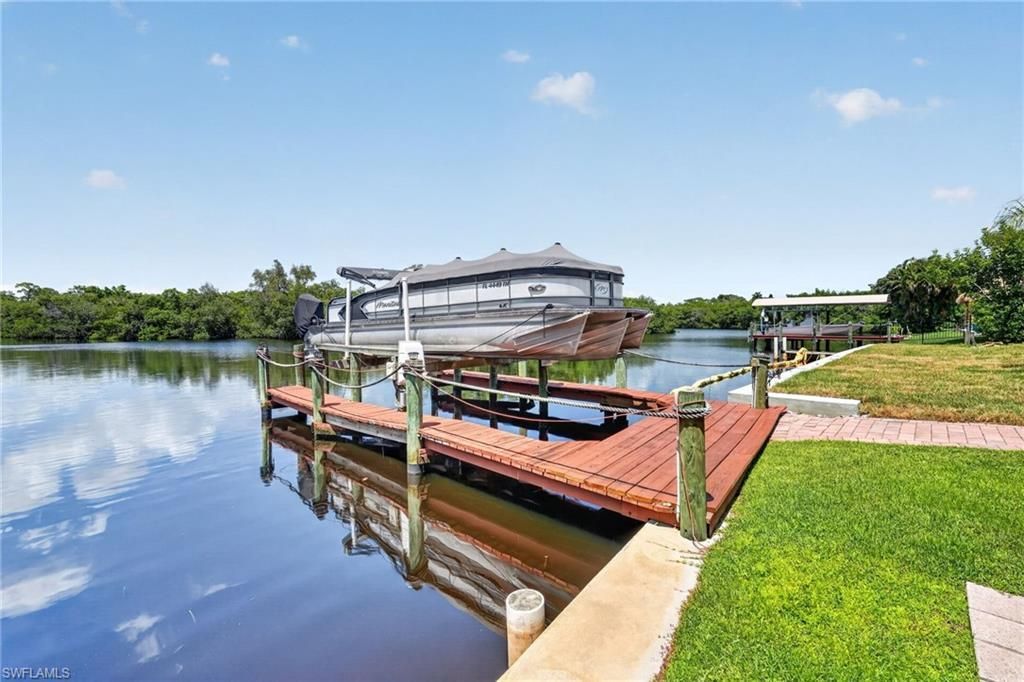 1298 Thompson St , North Fort Myers, FL 33903 Photo