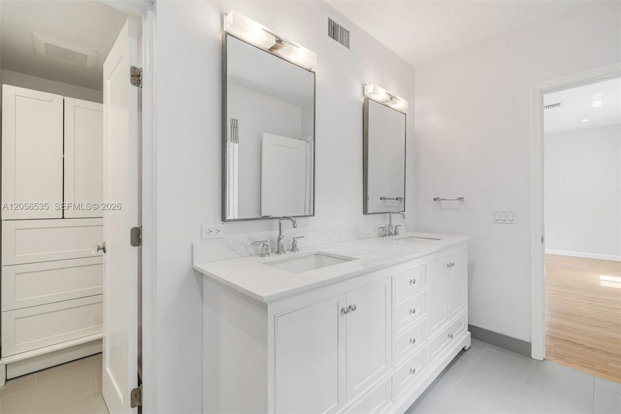 1012 NE 116th St, Biscayne Park, FL 33161 Photo