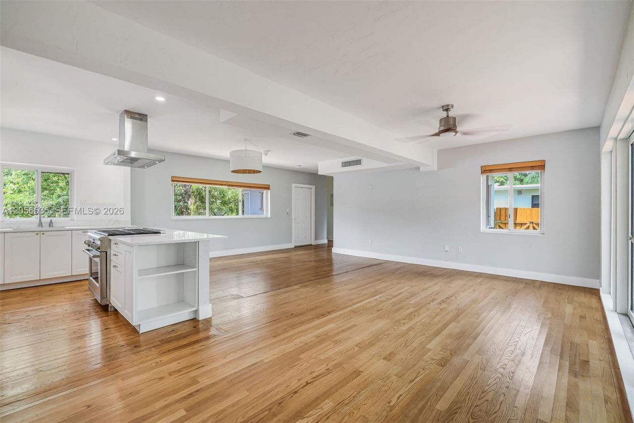1012 NE 116th St, Biscayne Park, FL 33161 Photo
