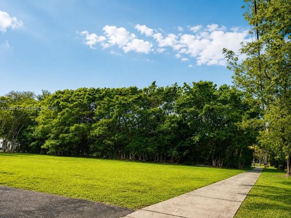 1820 NE 153rd St , North Miami Beach, FL 33162