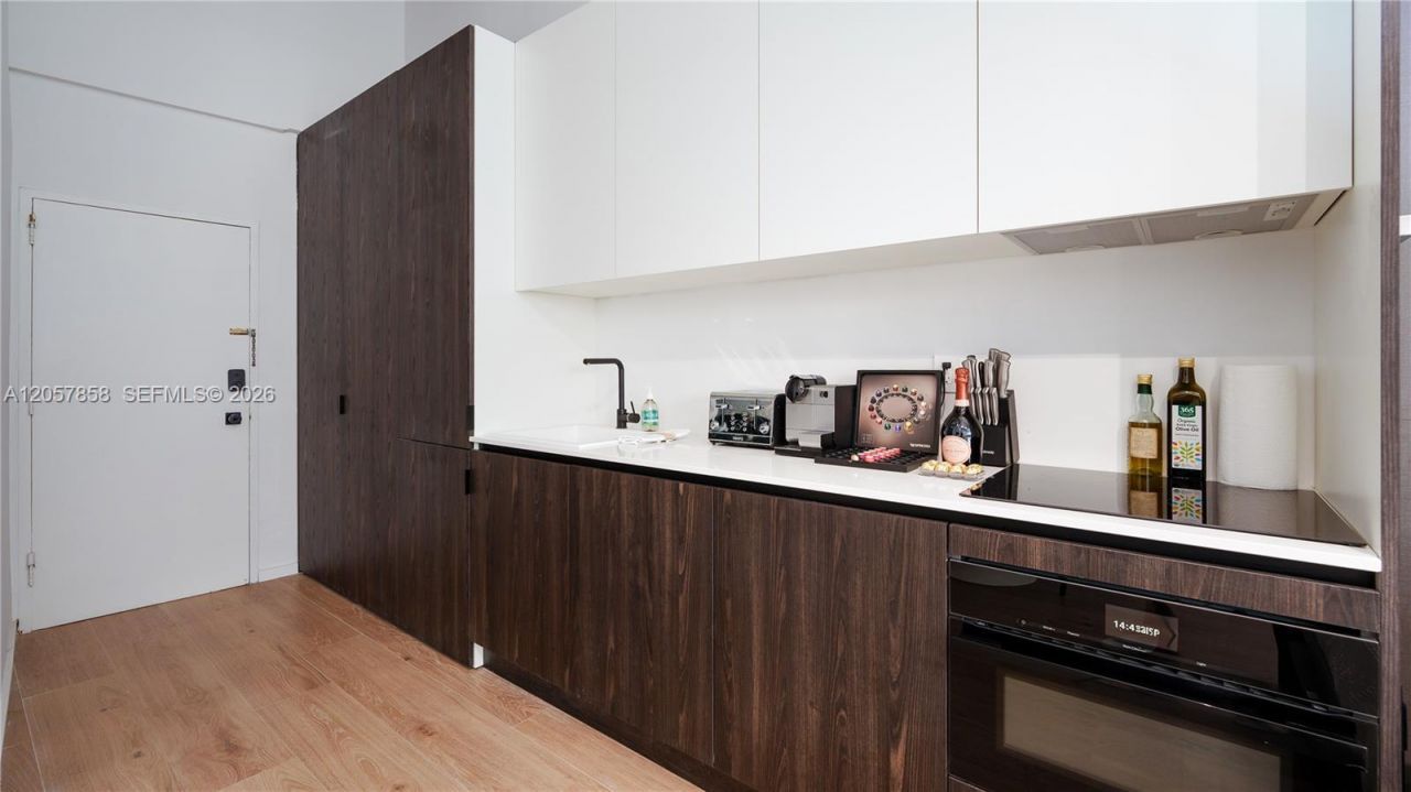 5255 Collins Ave, Unit 9E, Miami Beach, FL 33140 Photo