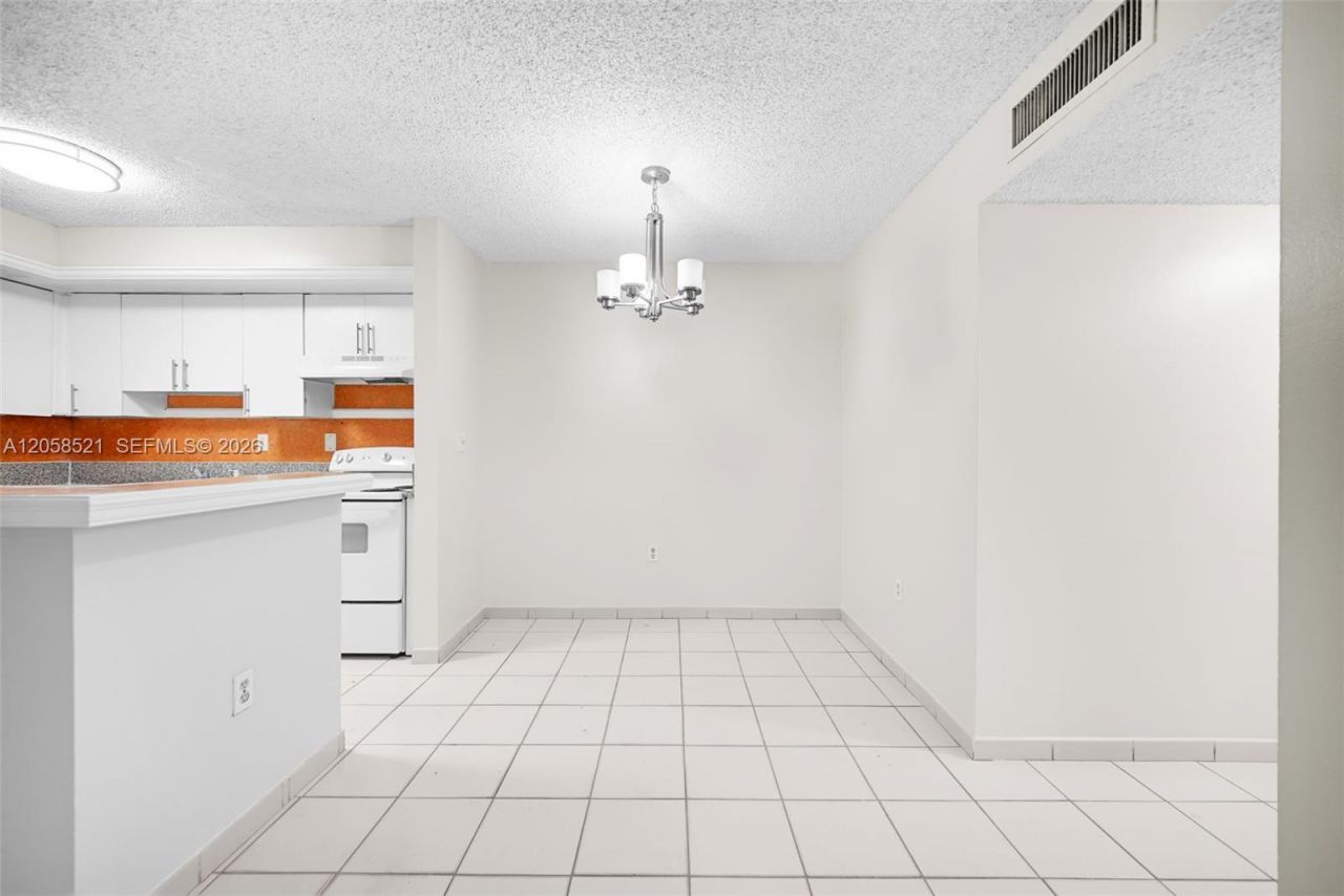 18965 NW 62nd Ave , Unit 106, Hialeah, FL 33015 Photo