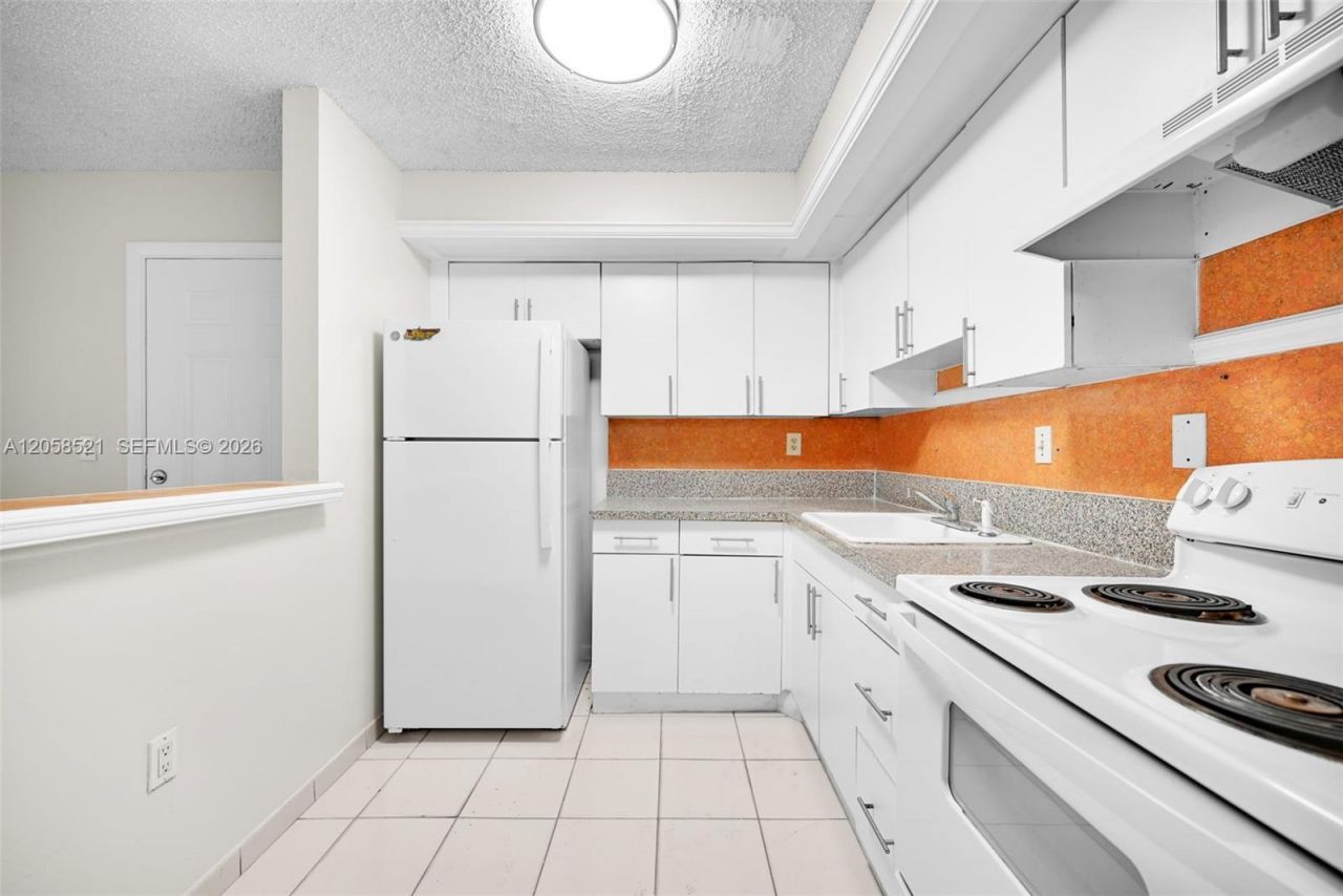 18965 NW 62nd Ave , Unit 106, Hialeah, FL 33015 Photo