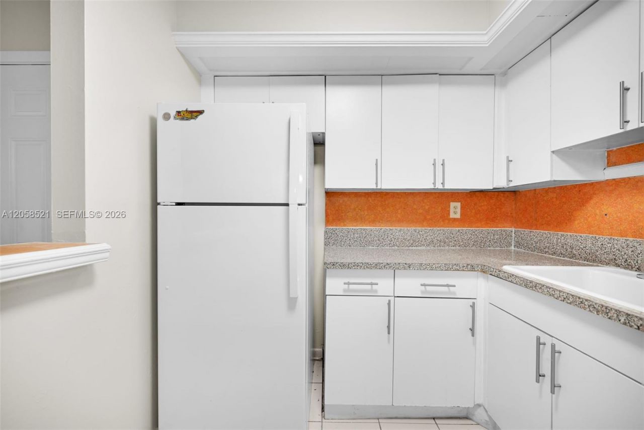 18965 NW 62nd Ave , Unit 106, Hialeah, FL 33015 Photo