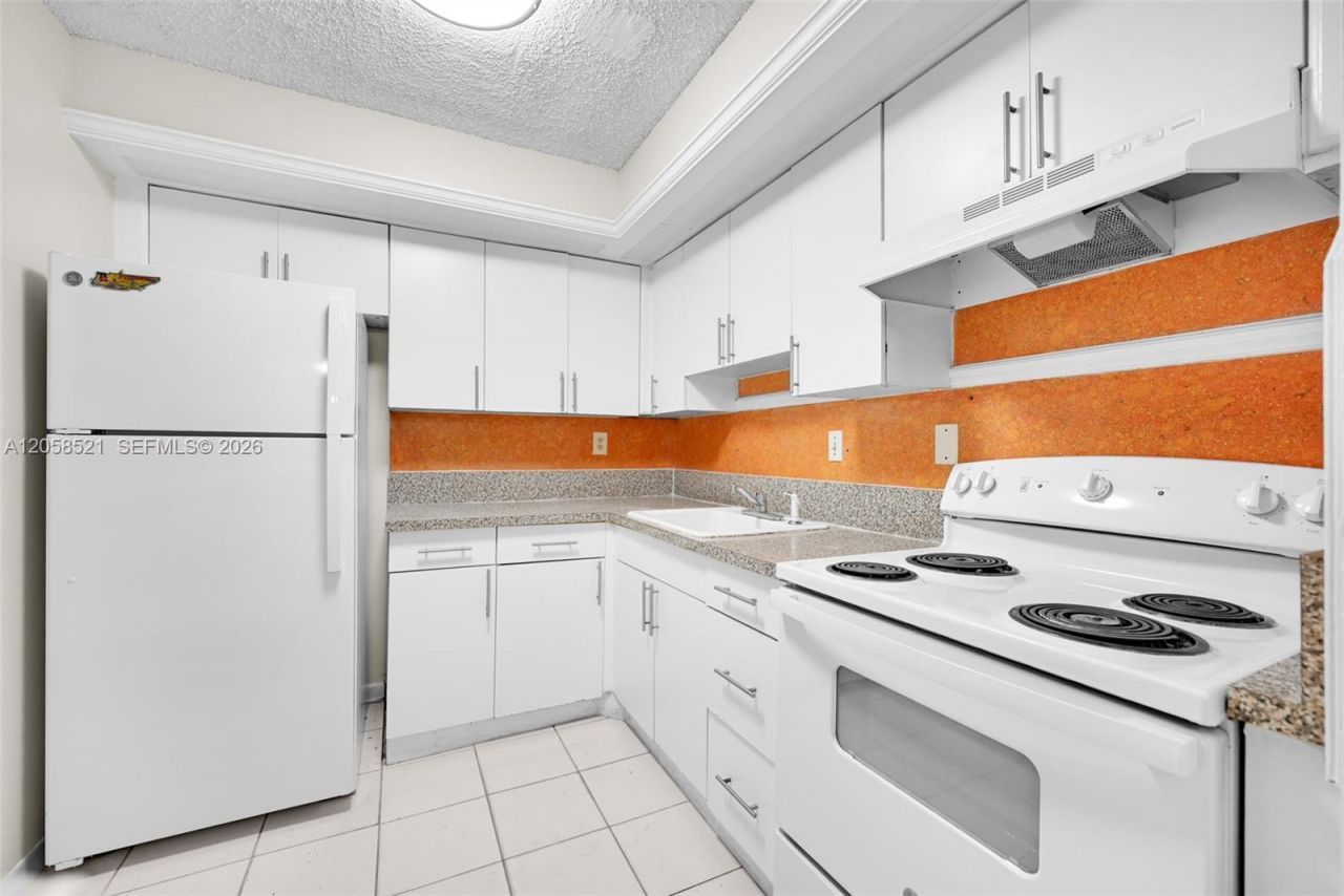 18965 NW 62nd Ave , Unit 106, Hialeah, FL 33015 Photo