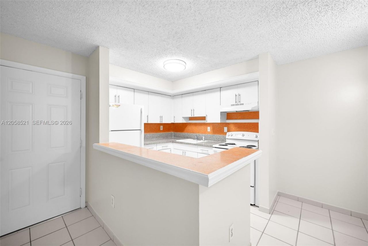 18965 NW 62nd Ave , Unit 106, Hialeah, FL 33015 Photo
