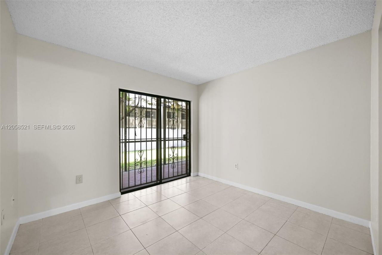 18965 NW 62nd Ave , Unit 106, Hialeah, FL 33015 Photo