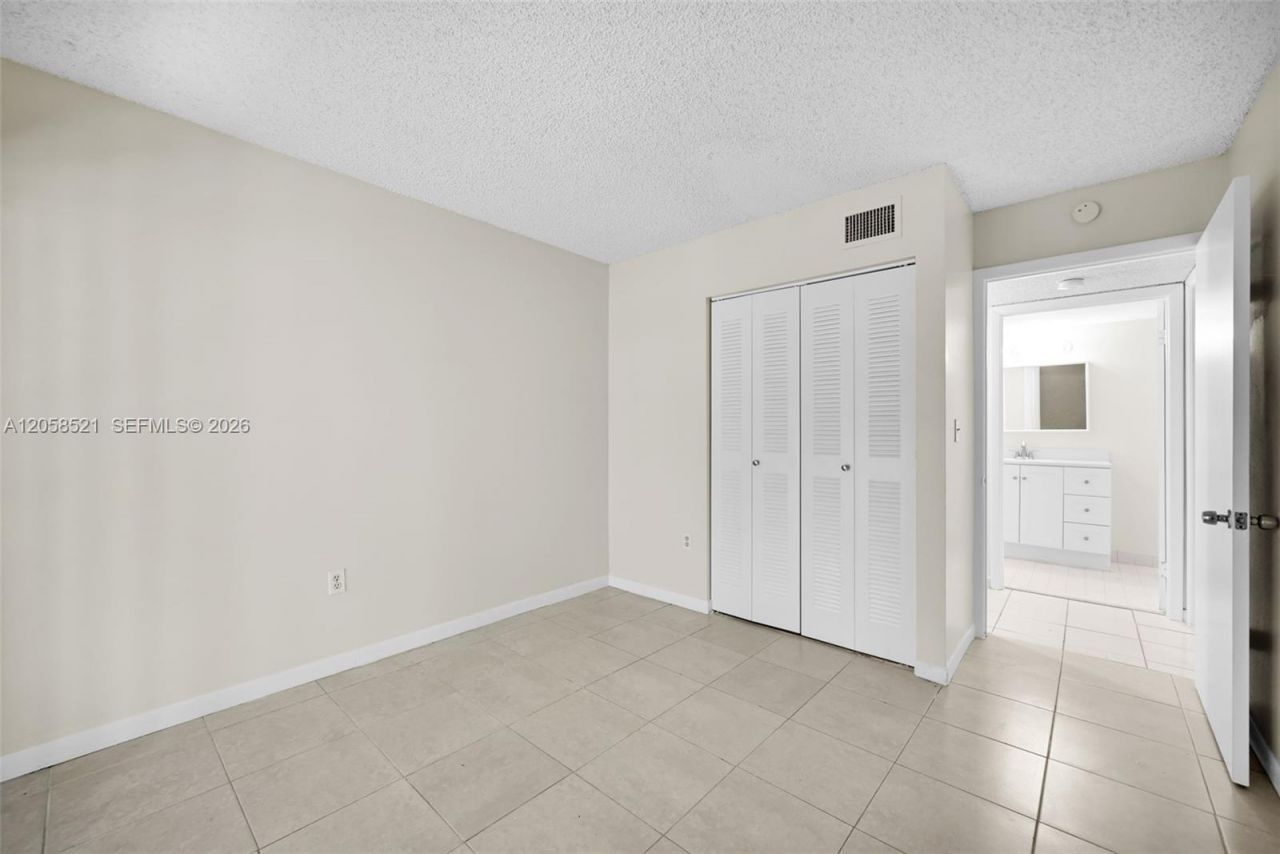 18965 NW 62nd Ave , Unit 106, Hialeah, FL 33015 Photo