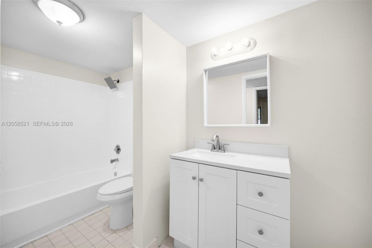 18965 NW 62nd Ave , Unit 106, Hialeah, FL 33015 Photo