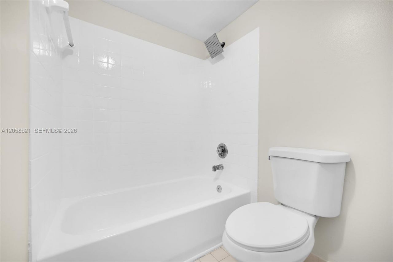 18965 NW 62nd Ave , Unit 106, Hialeah, FL 33015 Photo