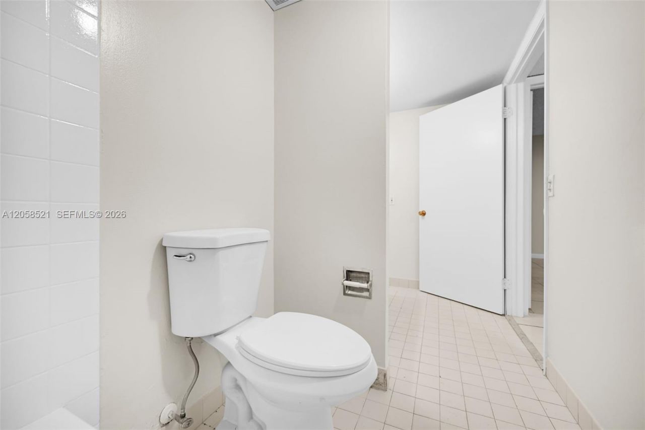 18965 NW 62nd Ave , Unit 106, Hialeah, FL 33015 Photo