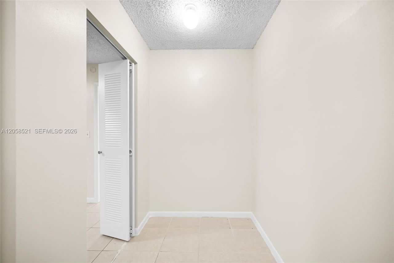 18965 NW 62nd Ave , Unit 106, Hialeah, FL 33015 Photo