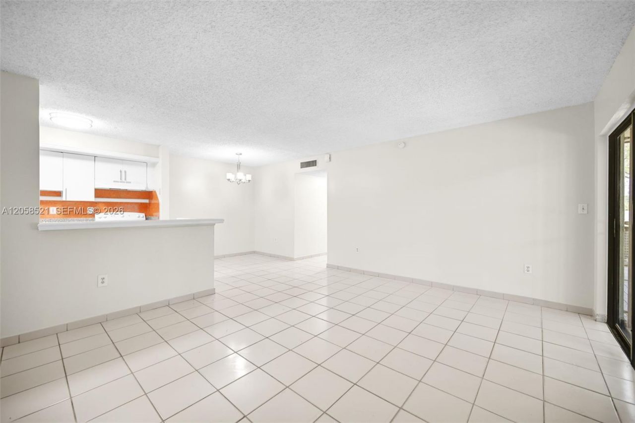 18965 NW 62nd Ave , Unit 106, Hialeah, FL 33015 Photo
