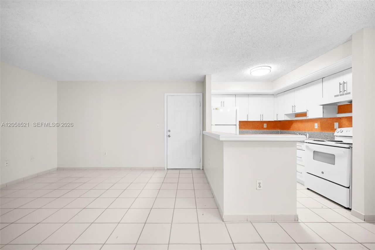 18965 NW 62nd Ave , Unit 106, Hialeah, FL 33015 Photo