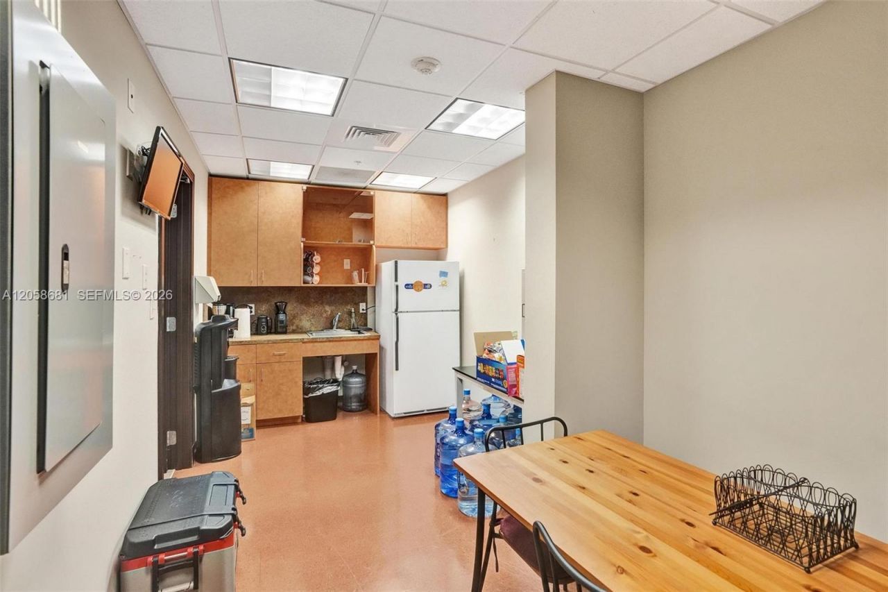 8850 W Oakland Park Blvd, Sunrise, FL 33351 Photo