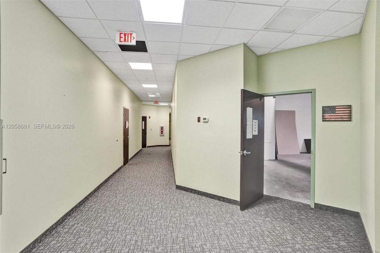 8850 W Oakland Park Blvd, Sunrise, FL 33351 Photo