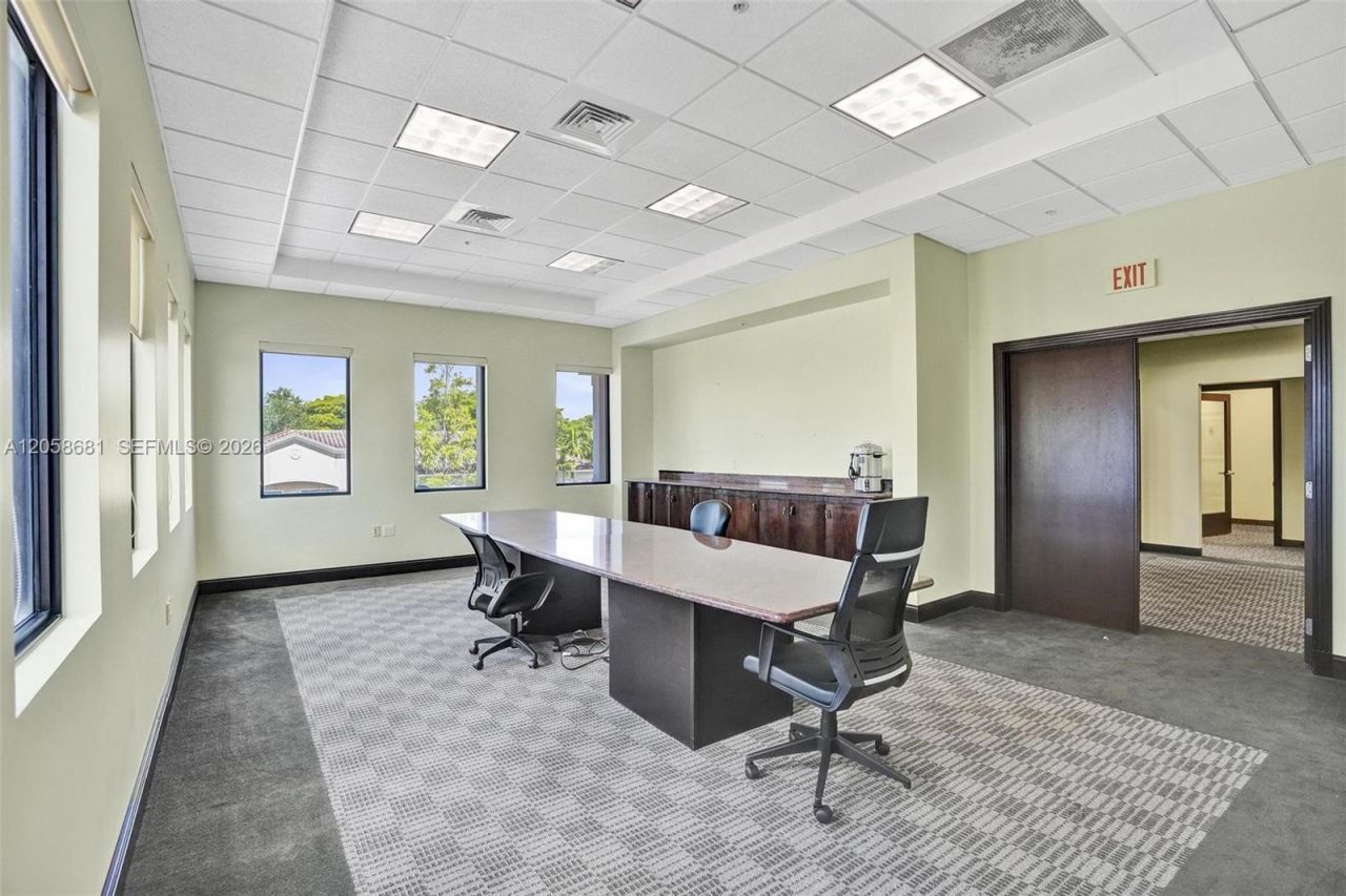 8850 W Oakland Park Blvd, Sunrise, FL 33351 Photo
