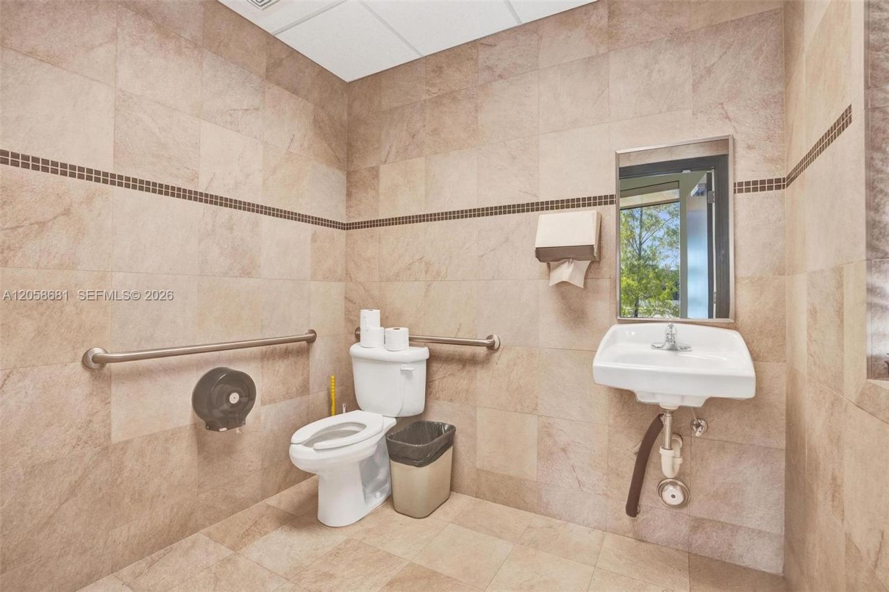 8850 W Oakland Park Blvd, Sunrise, FL 33351 Photo