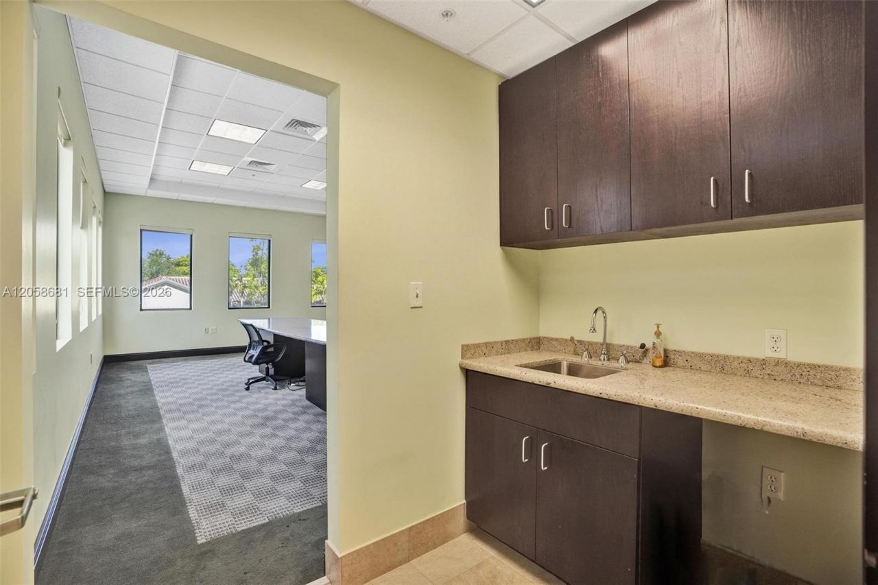 8850 W Oakland Park Blvd, Sunrise, FL 33351 Photo