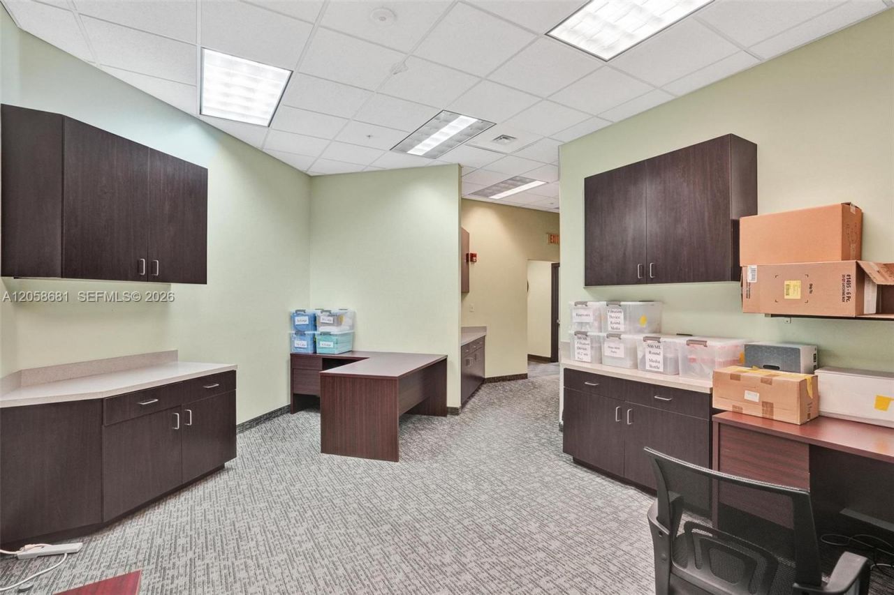 8850 W Oakland Park Blvd, Sunrise, FL 33351 Photo