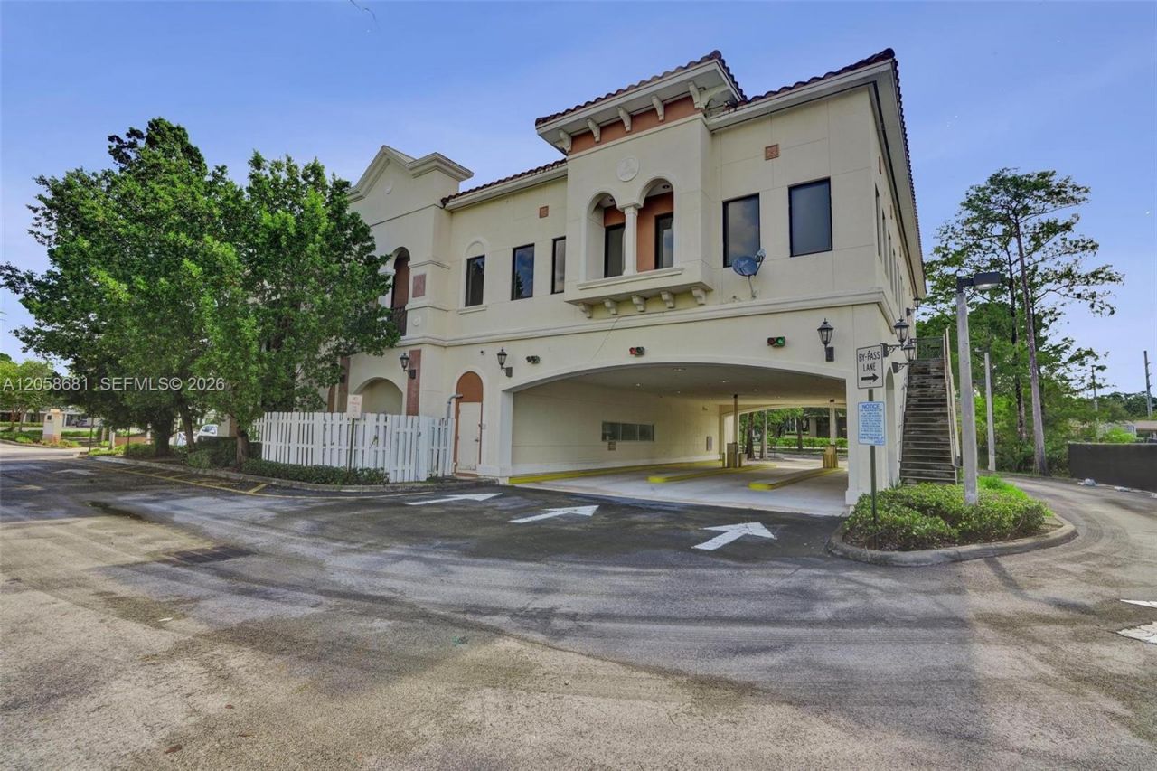8850 W Oakland Park Blvd, Sunrise, FL 33351 Photo