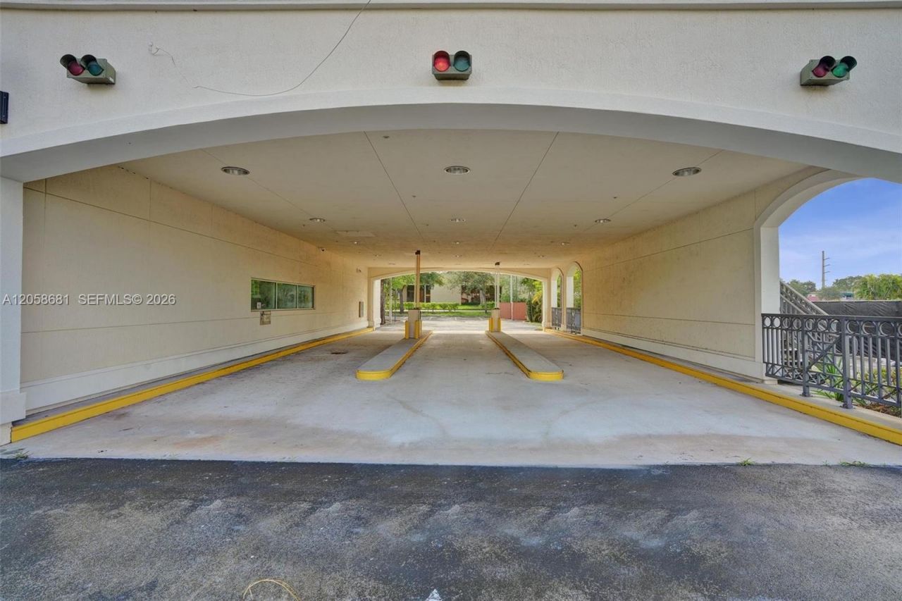 8850 W Oakland Park Blvd, Sunrise, FL 33351 Photo