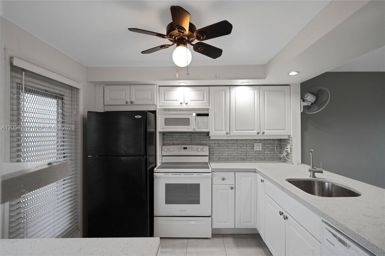 4800 Hillcrest Ln , Unit 402, Hollywood, FL 33021 Photo