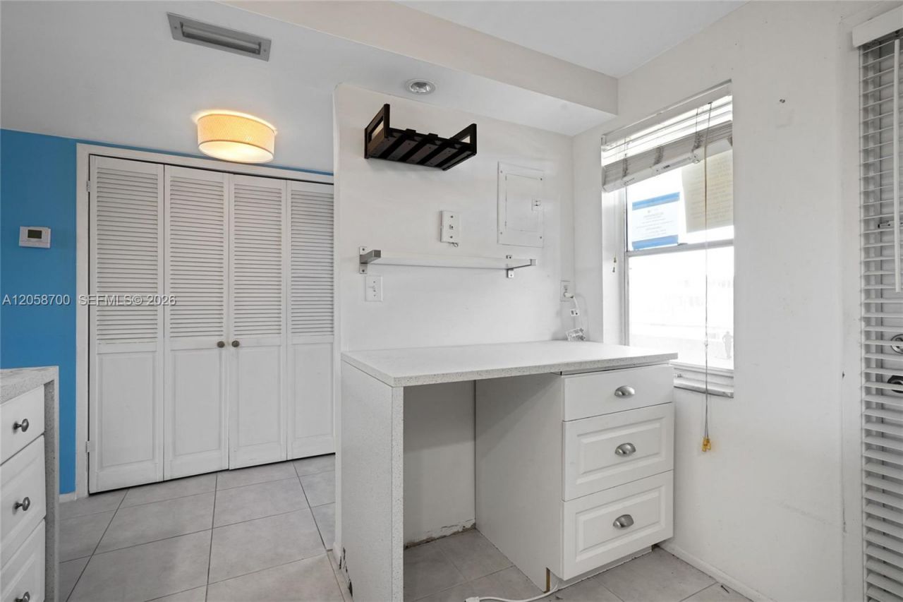 4800 Hillcrest Ln , Unit 402, Hollywood, FL 33021 Photo