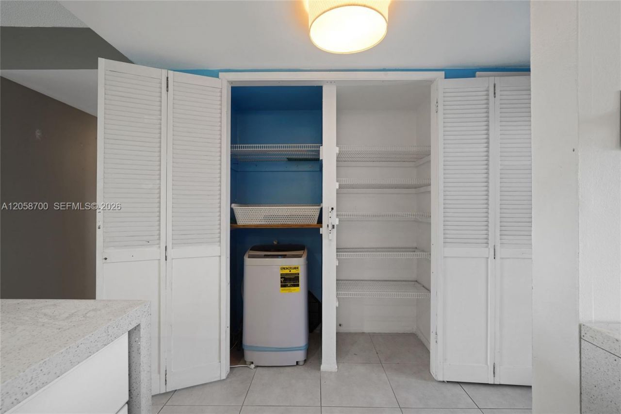 4800 Hillcrest Ln , Unit 402, Hollywood, FL 33021 Photo