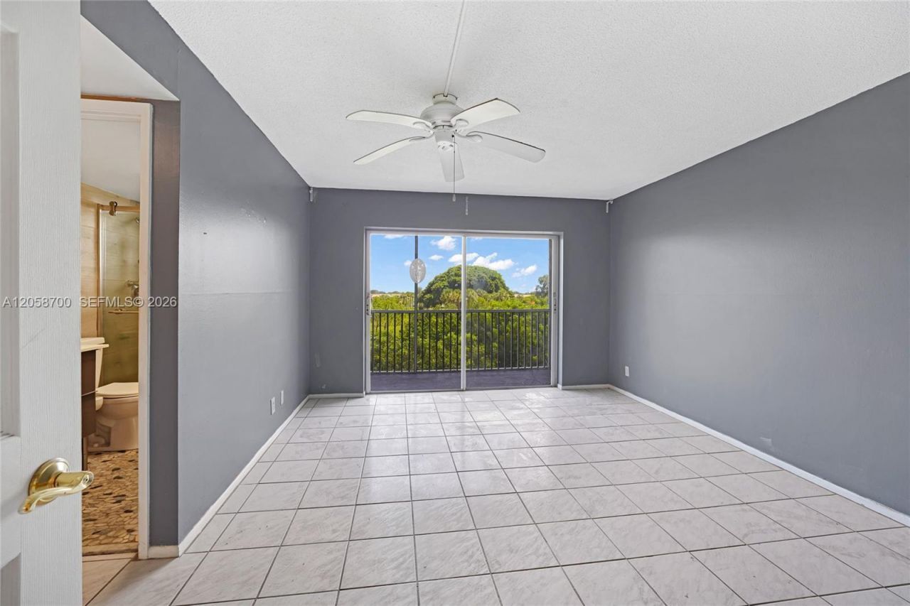 4800 Hillcrest Ln , Unit 402, Hollywood, FL 33021 Photo
