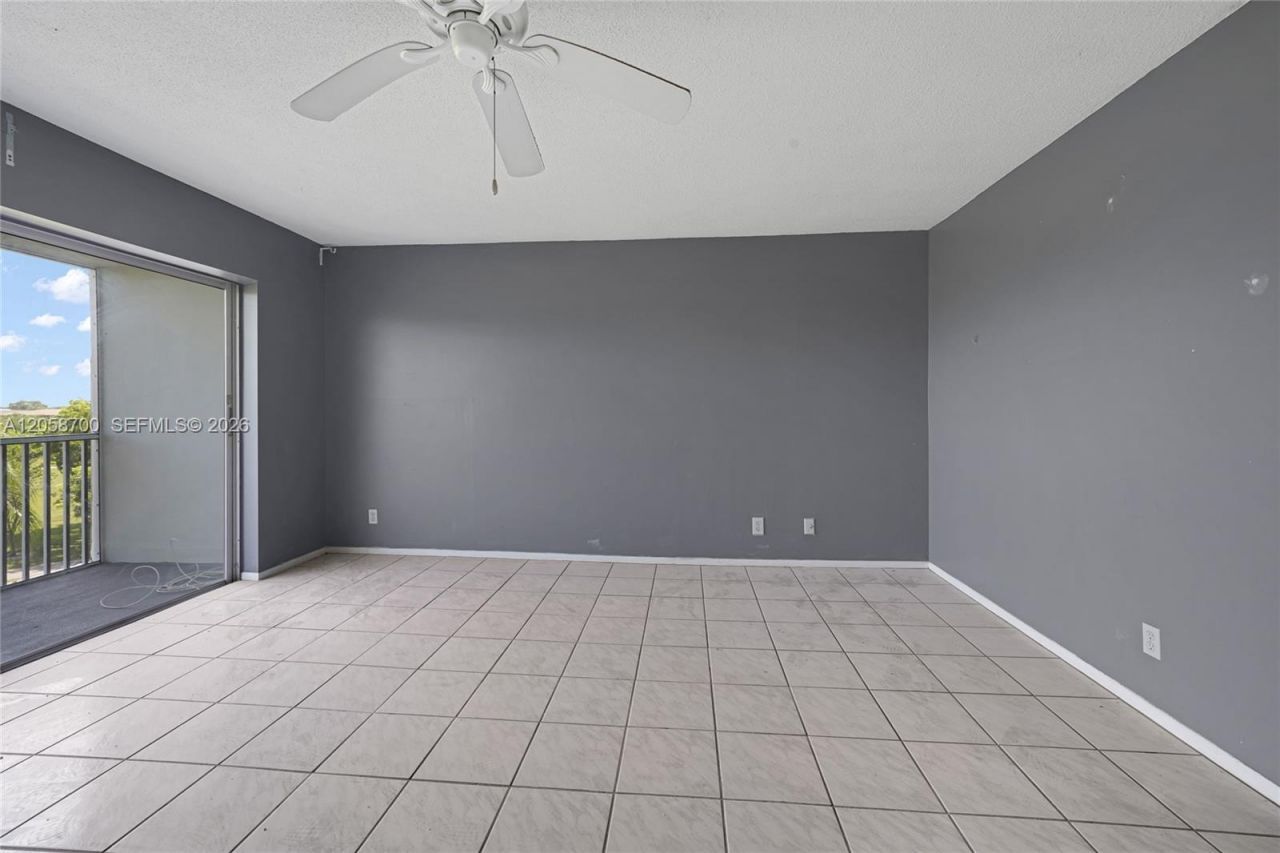 4800 Hillcrest Ln , Unit 402, Hollywood, FL 33021 Photo