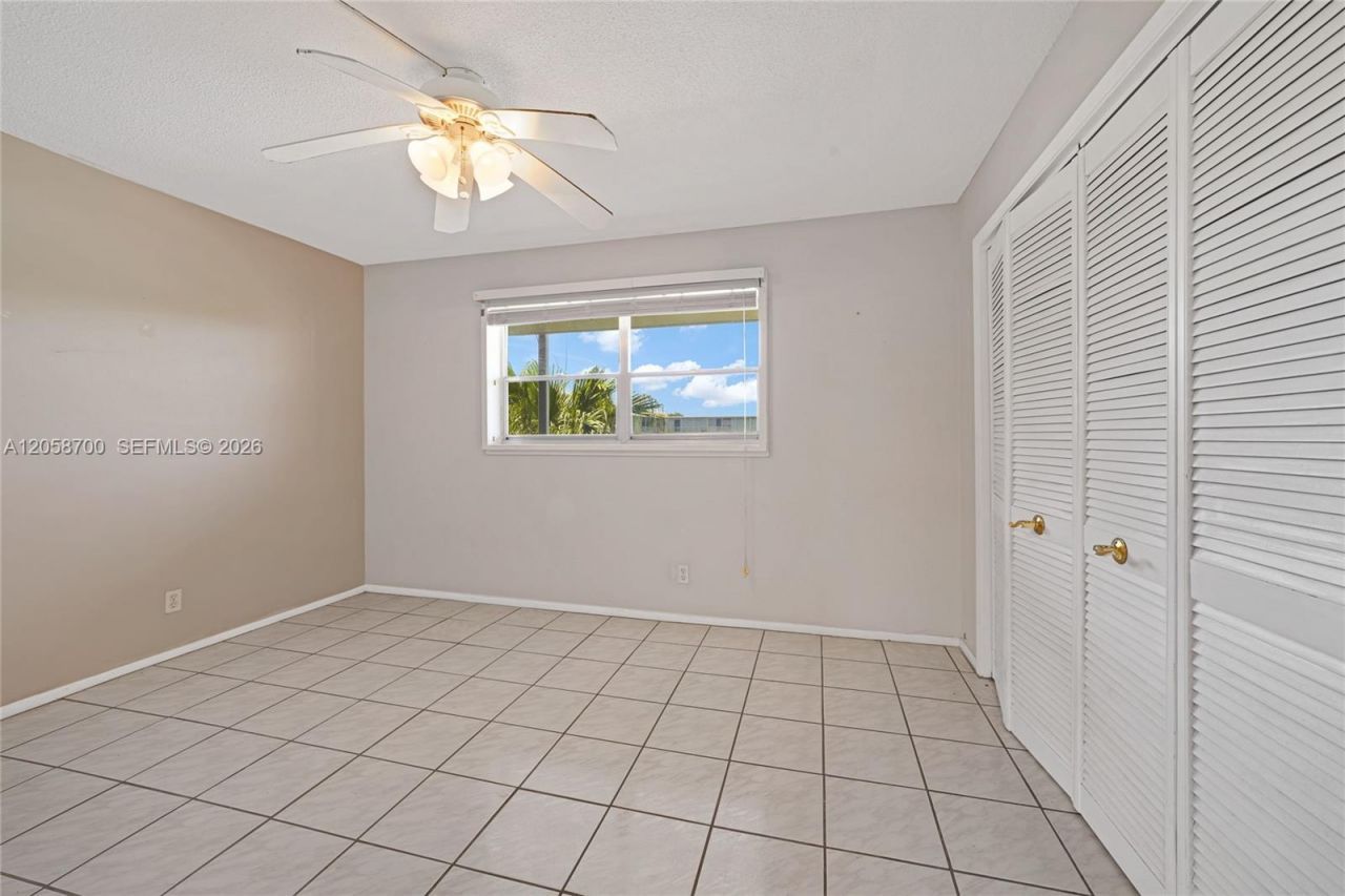 4800 Hillcrest Ln , Unit 402, Hollywood, FL 33021 Photo
