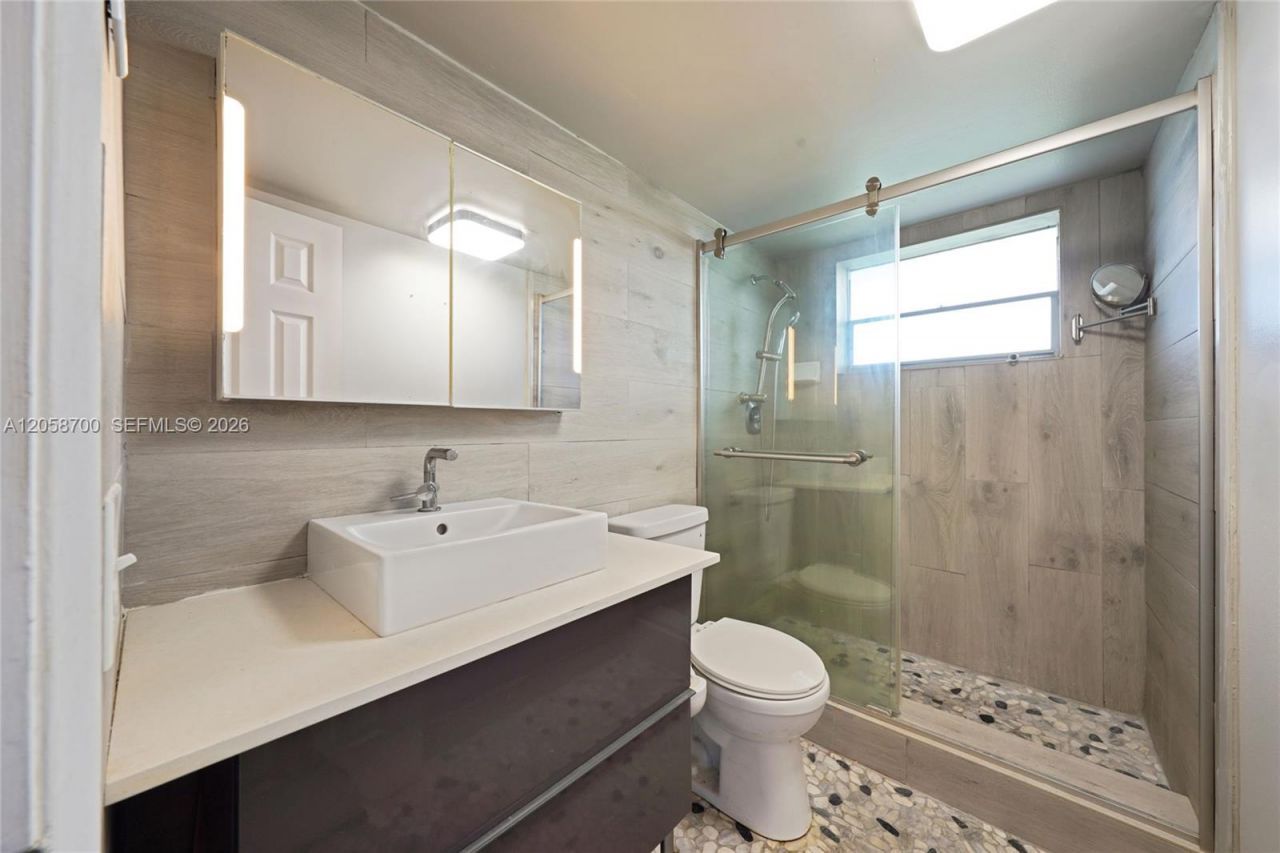 4800 Hillcrest Ln , Unit 402, Hollywood, FL 33021 Photo