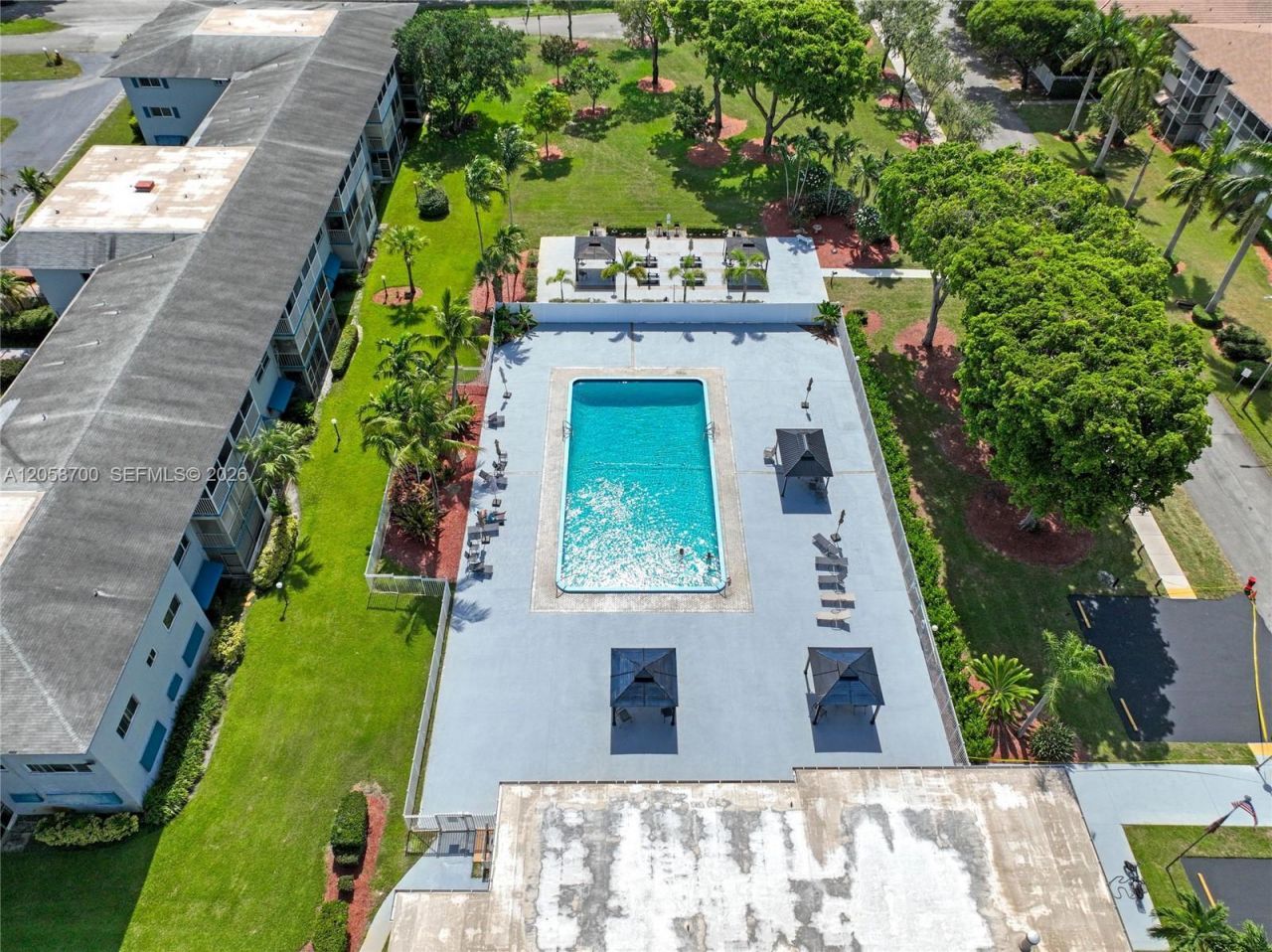 4800 Hillcrest Ln , Unit 402, Hollywood, FL 33021 Photo