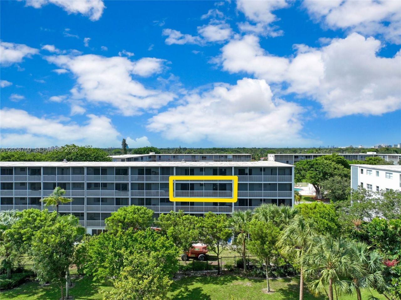 4800 Hillcrest Ln , Unit 402, Hollywood, FL 33021 Photo
