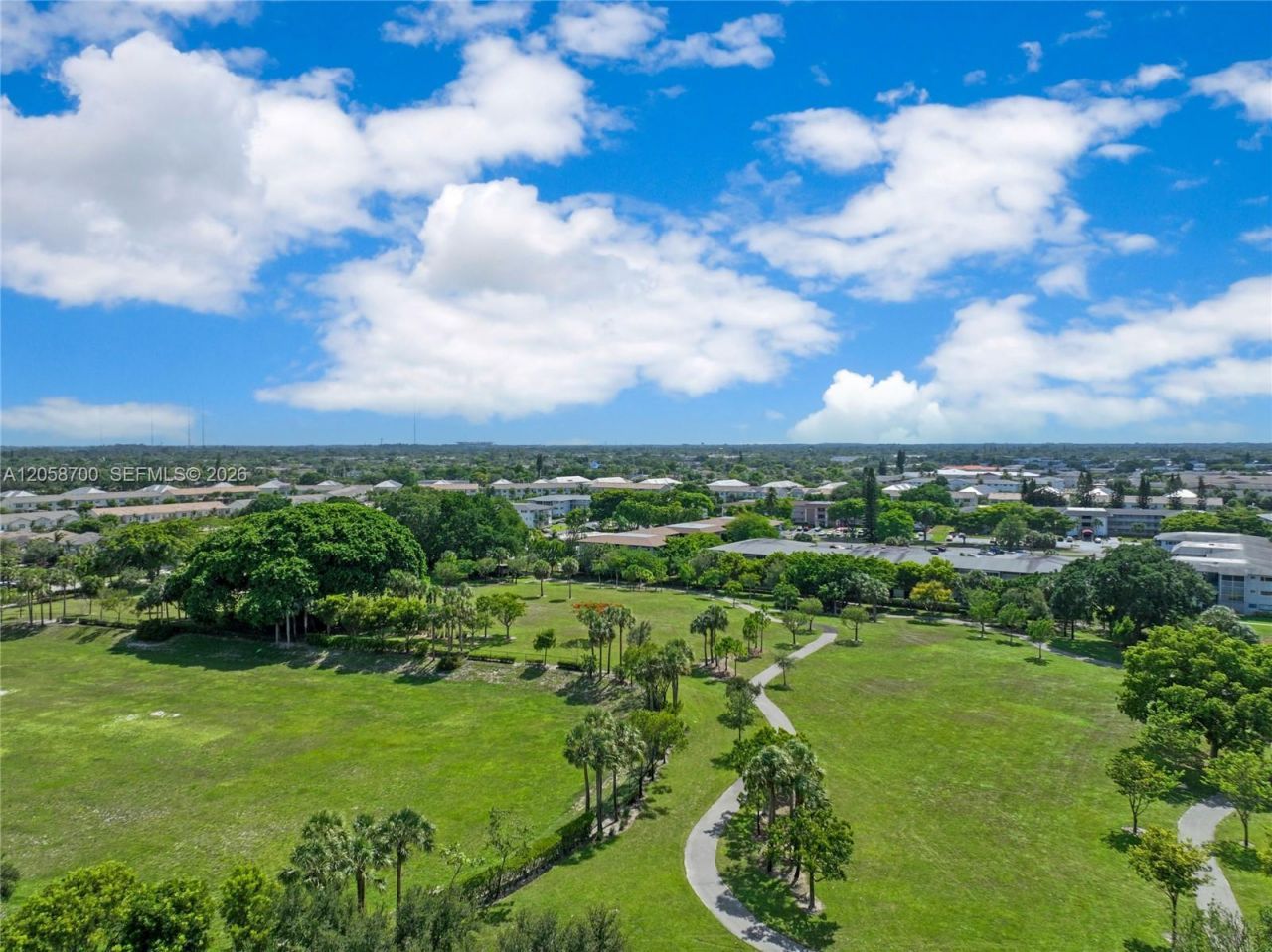 4800 Hillcrest Ln , Unit 402, Hollywood, FL 33021 Photo