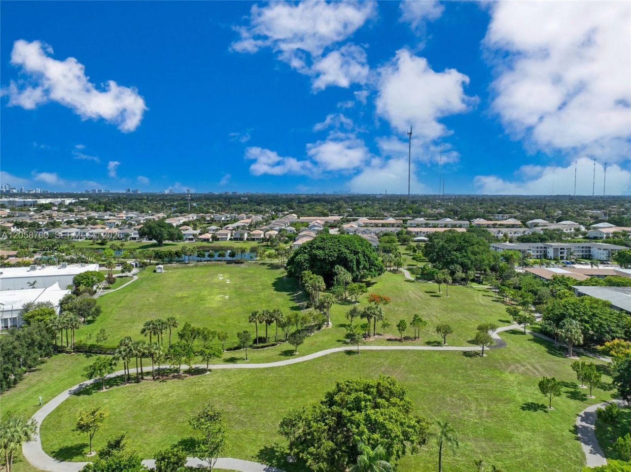4800 Hillcrest Ln , Unit 402, Hollywood, FL 33021 Photo