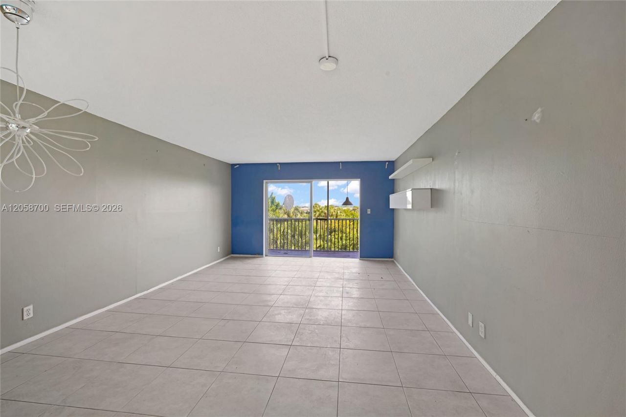 4800 Hillcrest Ln , Unit 402, Hollywood, FL 33021 Photo