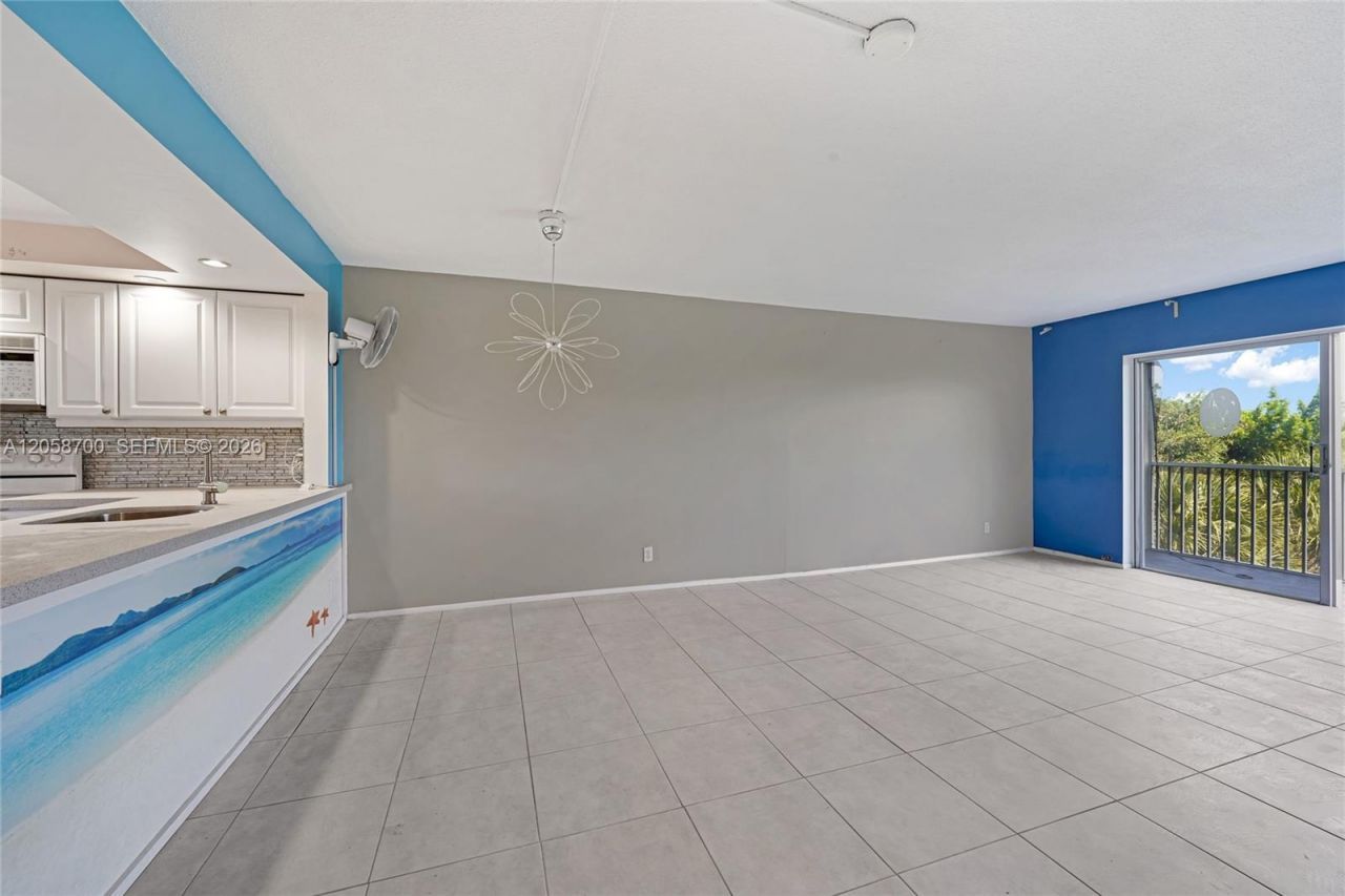 4800 Hillcrest Ln , Unit 402, Hollywood, FL 33021 Photo