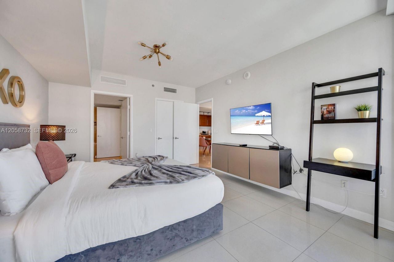 485 Brickell Ave, Unit 3401, Miami, FL 33131 Photo