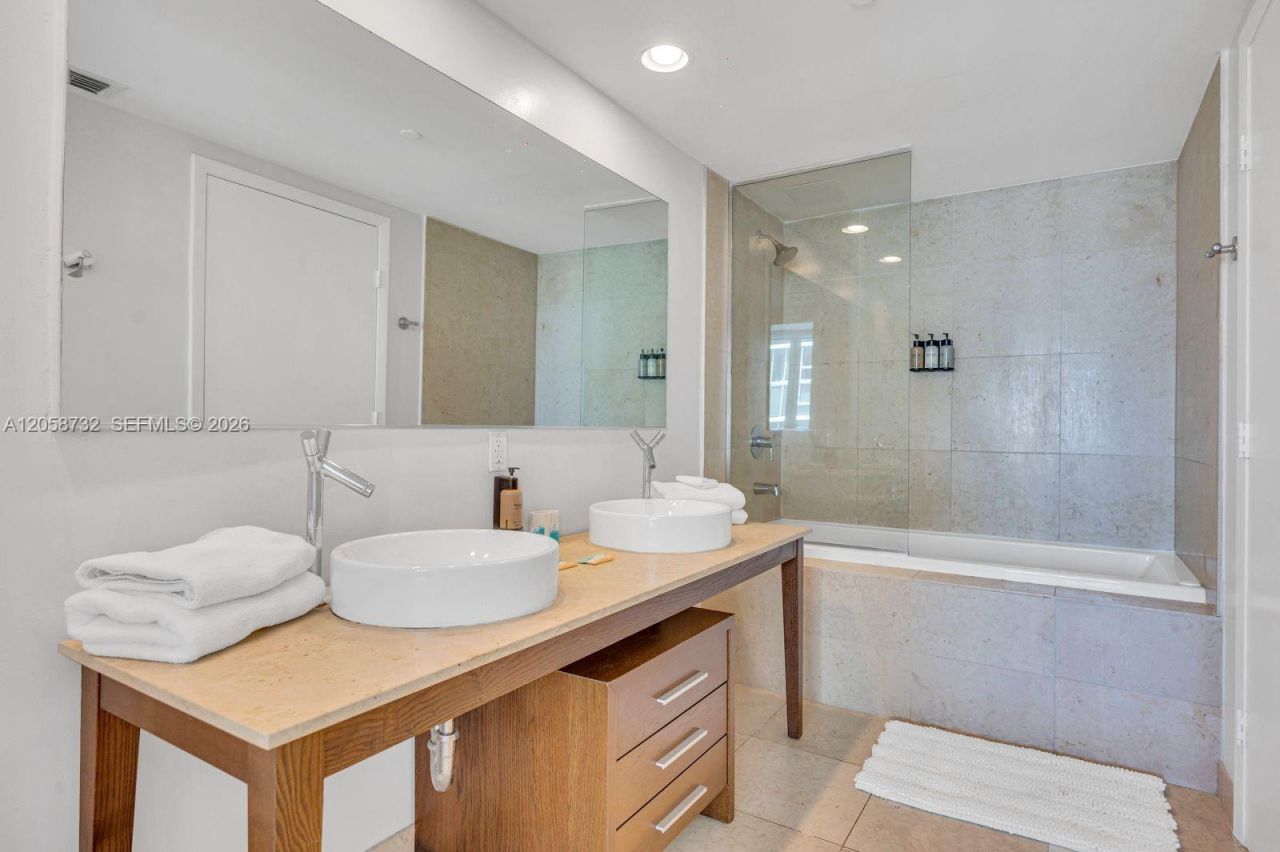 485 Brickell Ave, Unit 3401, Miami, FL 33131 Photo