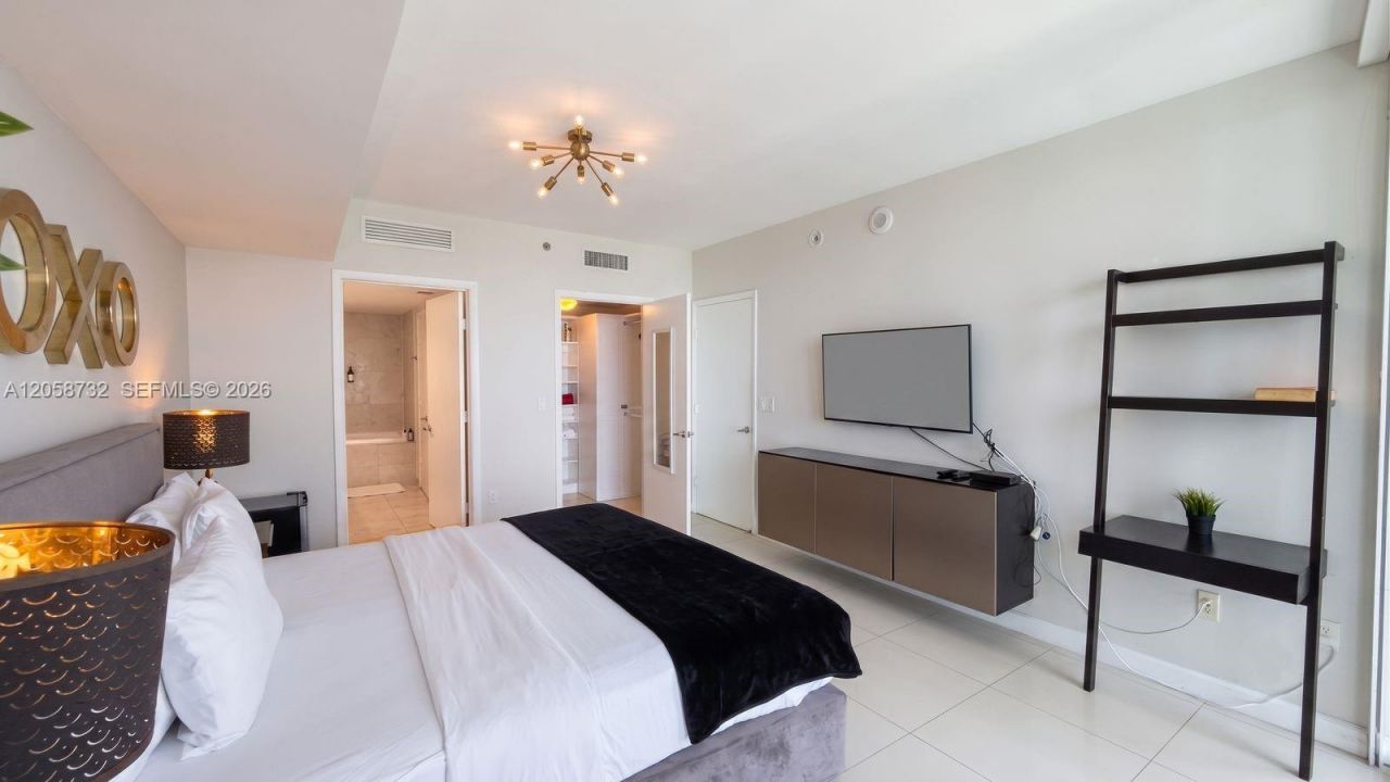485 Brickell Ave, Unit 3401, Miami, FL 33131 Photo