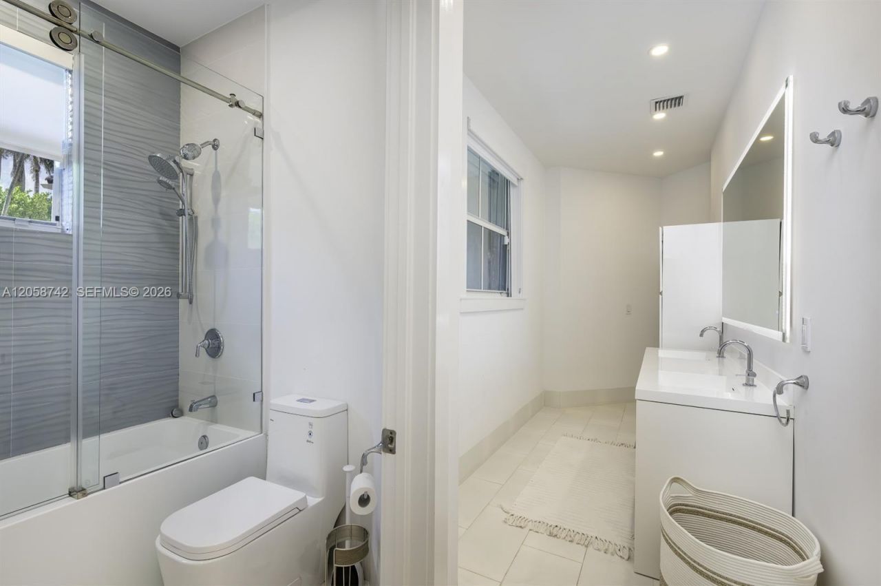 8425 SW 138th St, Palmetto Bay, FL 33158 Photo
