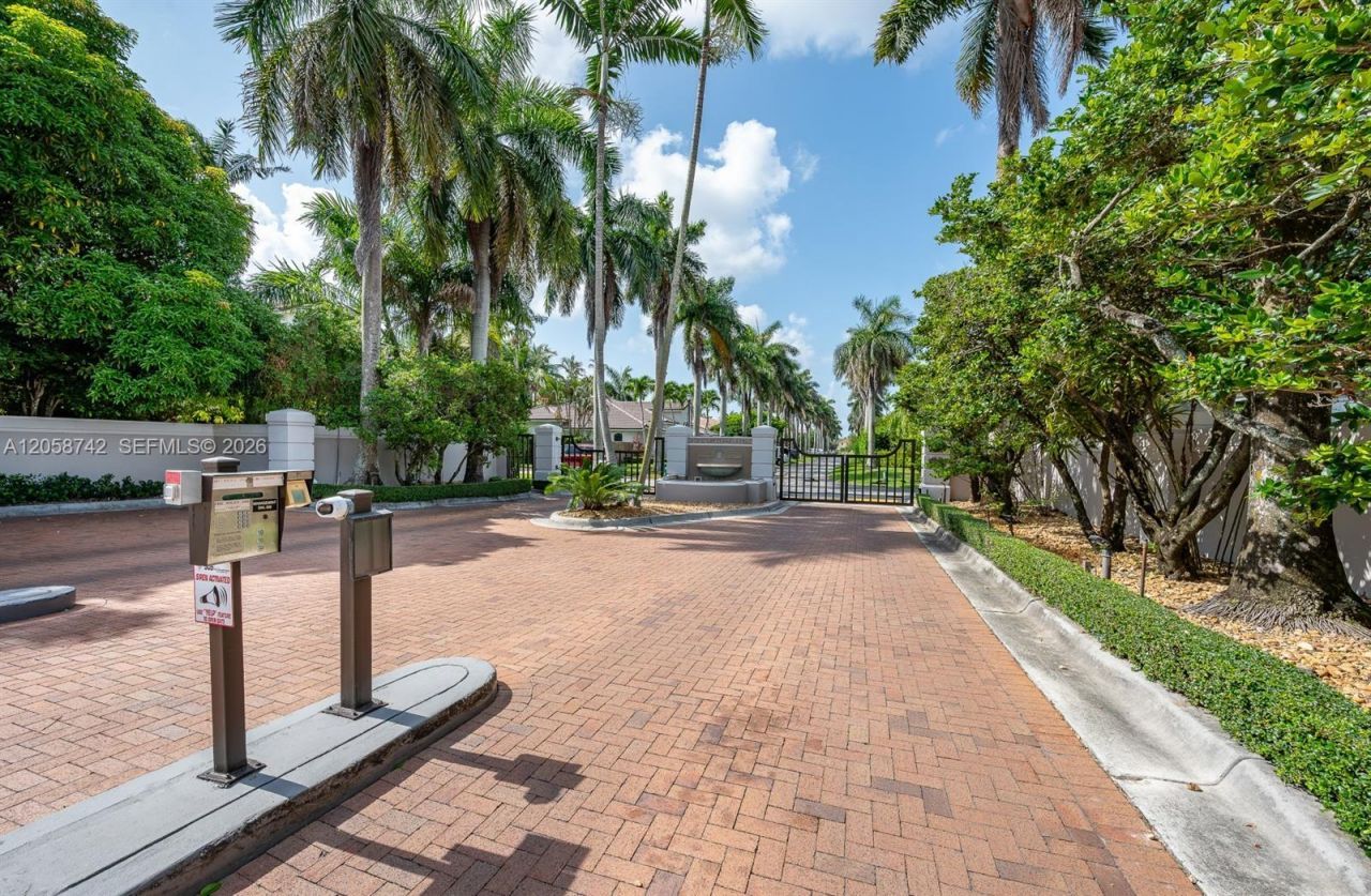 8425 SW 138th St, Palmetto Bay, FL 33158 Photo