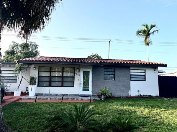 8025 NW 170th St , Hialeah, FL 33015