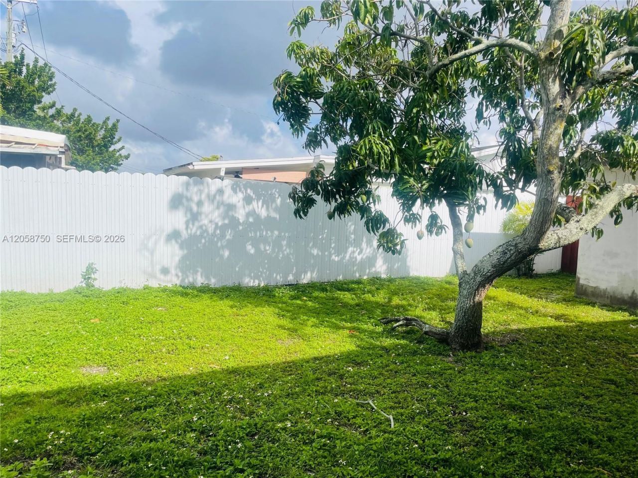 8025 NW 170th St , Hialeah, FL 33015 Photo