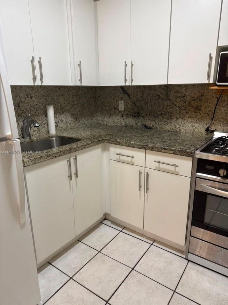 1330 W 54th St, Unit 221C, Hialeah, FL 33012 Photo