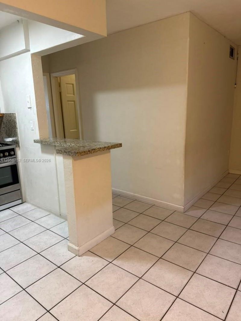 1330 W 54th St, Unit 221C, Hialeah, FL 33012 Photo