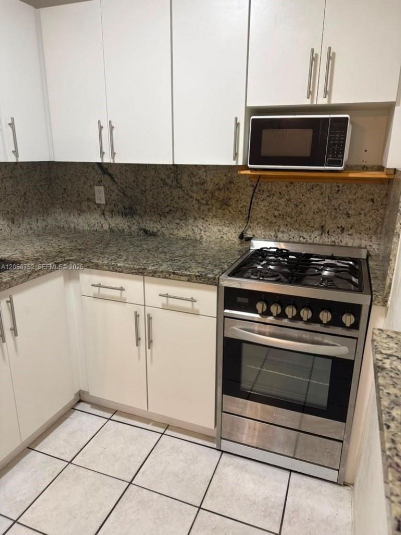 1330 W 54th St, Unit 221C, Hialeah, FL 33012 Photo
